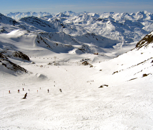 Val-thorens-helicopter-panoramic-view