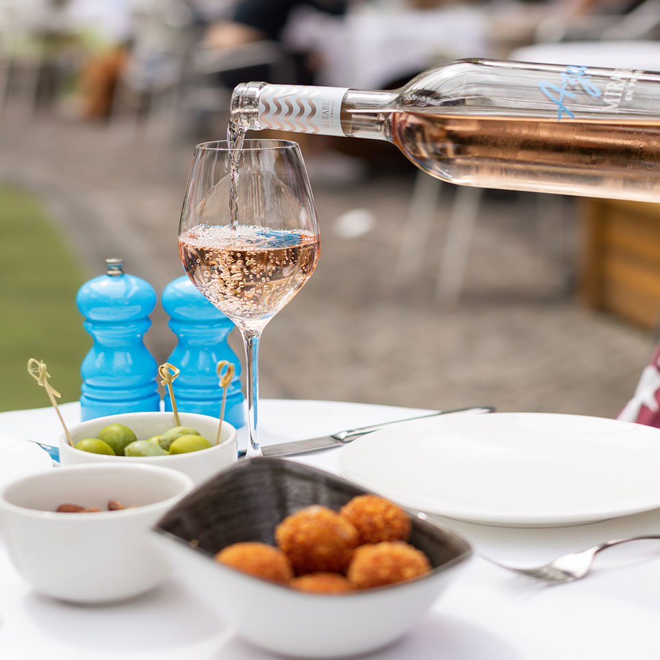 Bluebird Restaurant Mirabeau
