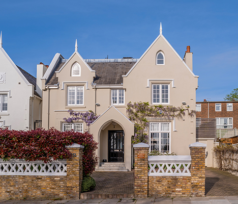 Aston Chase On the Market Ladoun Road