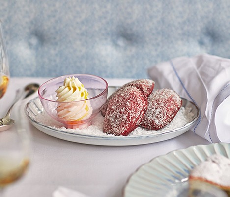 Recipe red velvet madeleines