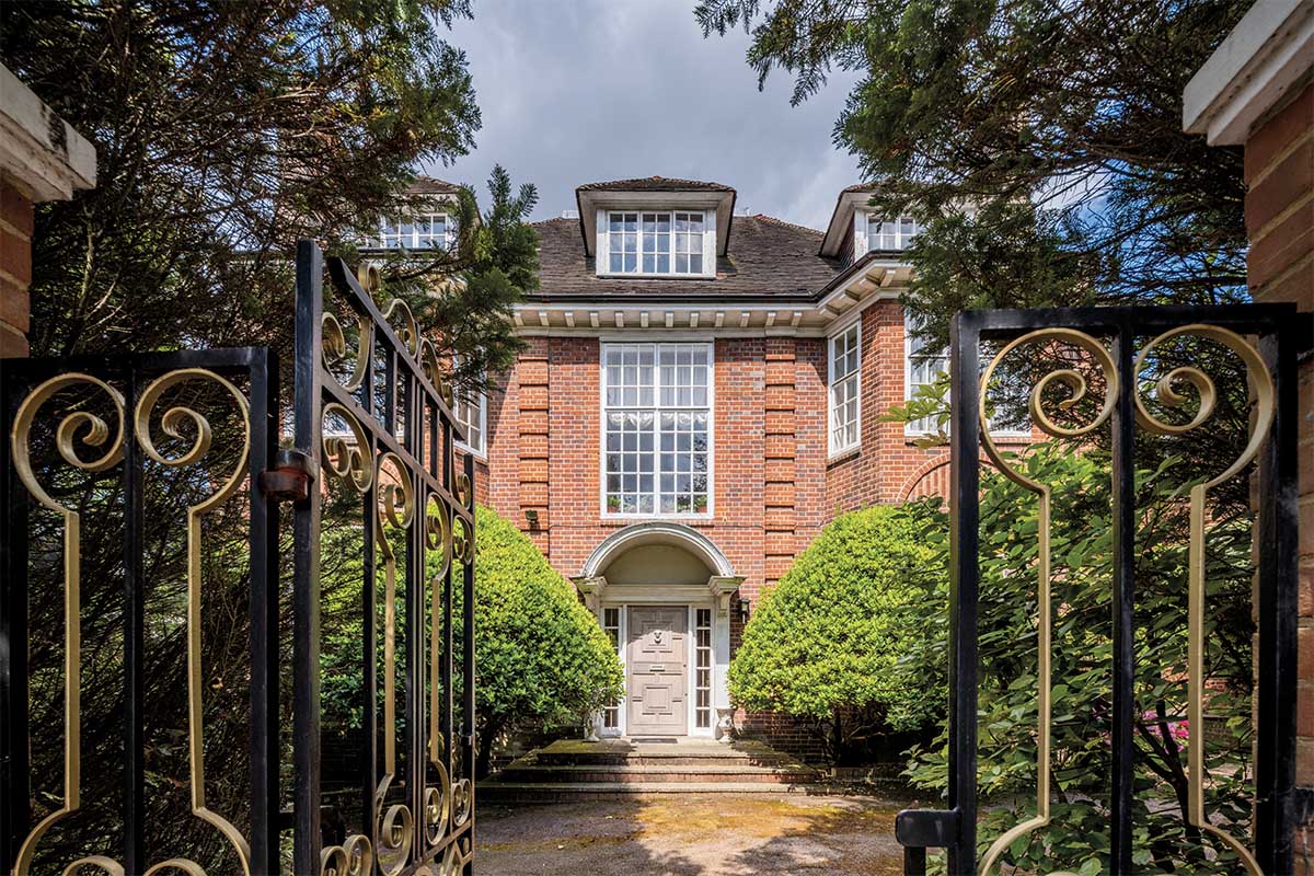Hot Property Aston Chase Templewood Avenue